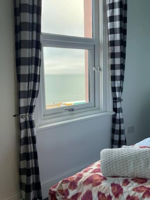 "The Parlour" Seafront Apartment Eastbourne Eksteriør billede