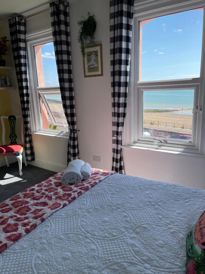 "The Parlour" Seafront Apartment Eastbourne Eksteriør billede